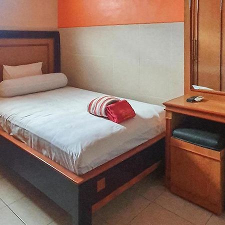 Homestay Gayatri Sawojajar Near Univ Negeri Malang Kampus 2 Mitra Reddoorz Exterior photo