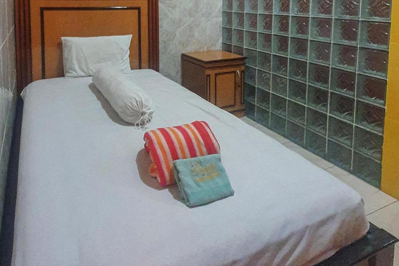 Homestay Gayatri Sawojajar Near Univ Negeri Malang Kampus 2 Mitra Reddoorz Exterior photo